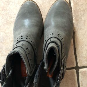 Rocket dog booties size 7.5